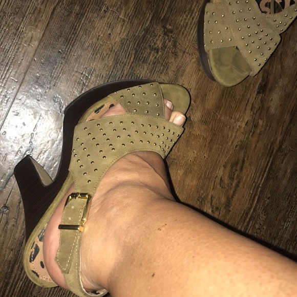 Jessica Simpson platform heels - Picture 2 of 5